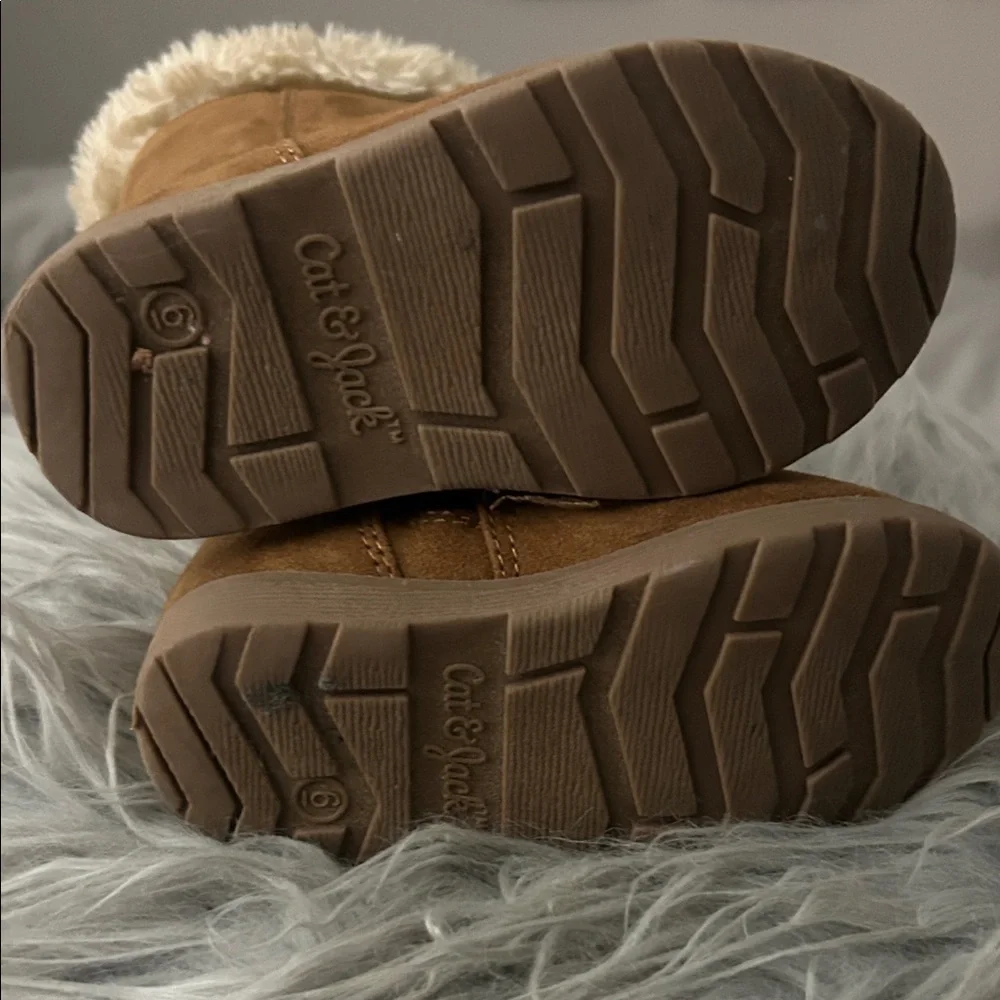 Cat & Jack Tan toddler Boots with Cream Faux Fur